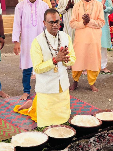 Conducting Maa Kali pooja with sacred offerings